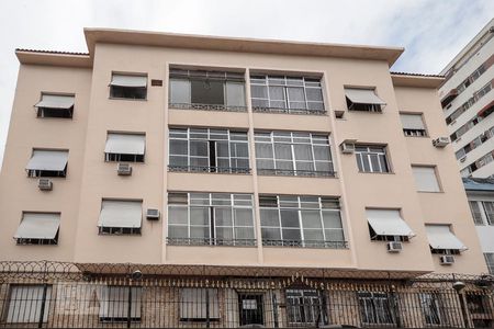 Apartamento para alugar com 99m², 3 quartos e sem vaga Apartamento para alugar com 99m², 3 quartos e sem vagaFachada