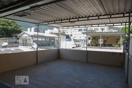 Casa de condomínio para alugar com 198m², 4 quartos e sem vaga Casa de condomínio para alugar com 198m², 4 quartos e sem vagaTerraço