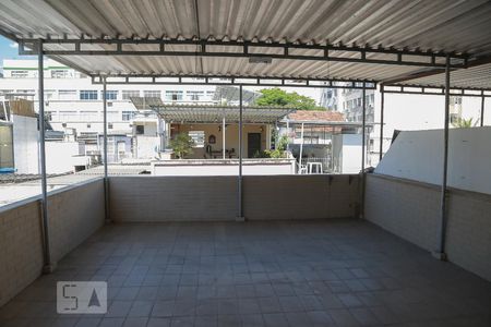 Casa de condomínio para alugar com 198m², 4 quartos e sem vaga Casa de condomínio para alugar com 198m², 4 quartos e sem vagaTerraço