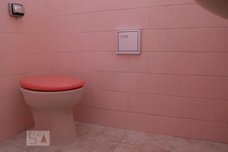 Casa de condomínio para alugar com 198m², 4 quartos e sem vaga Casa de condomínio para alugar com 198m², 4 quartos e sem vagaBanheiro Social 1