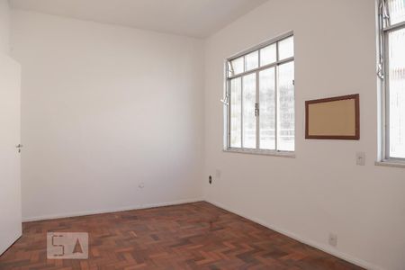 Casa de condomínio para alugar com 198m², 4 quartos e sem vaga Casa de condomínio para alugar com 198m², 4 quartos e sem vagaQuarto 2