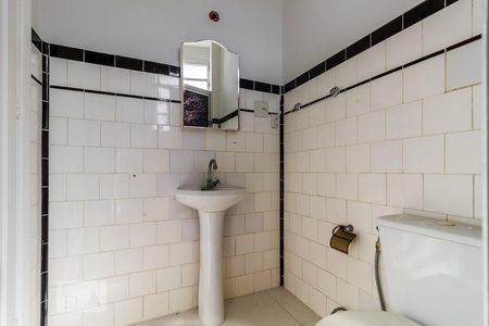 Banheiro de apartamento à venda com 1 quarto, 30m² em Praia da Bandeira, Rio de Janeiro