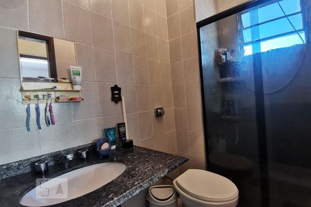 Casa à venda com 218m², 3 quartos e 5 vagasBanheiro Corredor