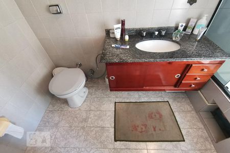 Casa à venda com 218m², 3 quartos e 5 vagasDetalhe do Banheiro da Suíte