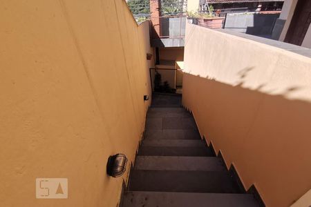 Casa à venda com 218m², 3 quartos e 5 vagasEscada