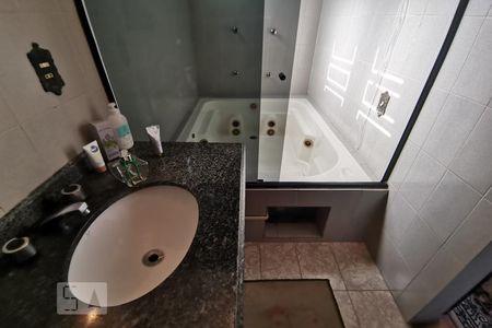 Casa à venda com 218m², 3 quartos e 5 vagasDetalhe do Banheiro da Suíte