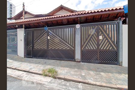 Casa à venda com 180m², 3 quartos e 3 vagasFachada