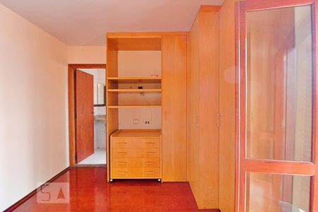 Casa à venda com 180m², 3 quartos e 3 vagasSuite