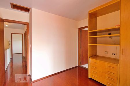 Casa à venda com 180m², 3 quartos e 3 vagasSuite