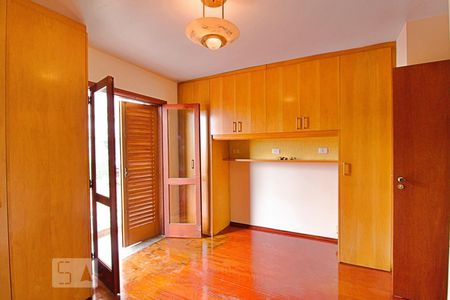 Casa à venda com 180m², 3 quartos e 3 vagasSuite