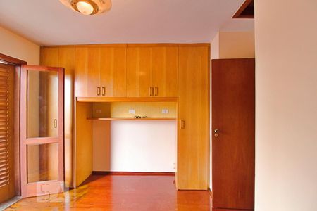 Casa à venda com 180m², 3 quartos e 3 vagasSuite