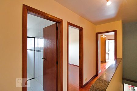 Corredor dos Quartos de casa à venda com 3 quartos, 180m² em Jardim Colombo, São Paulo