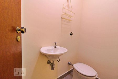 Casa à venda com 180m², 3 quartos e 3 vagasBanheiro de Serviço