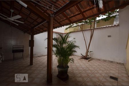 Casa de condomínio à venda com 70m², 2 quartos e 1 vagaÁrea de serviço