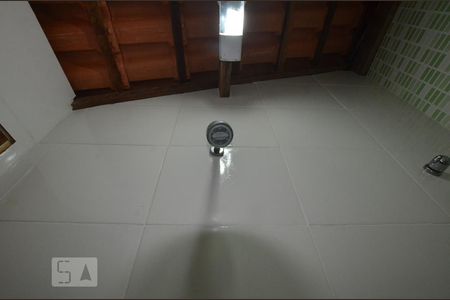 Casa de condomínio à venda com 70m², 2 quartos e 1 vagaBanheiro de Serviço- chuveiro