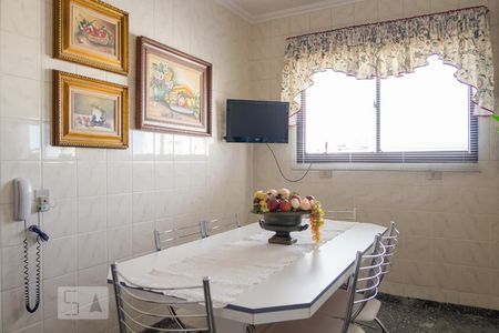 Apartamento à venda com 147m², 3 quartos e 2 vagas Apartamento à venda com 147m², 3 quartos e 2 vagasCozinha