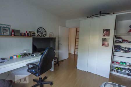 Casa à venda com 450m², 4 quartos e 4 vagas Casa à venda com 450m², 4 quartos e 4 vagasQuarto 2