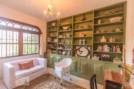 Casa à venda com 450m², 4 quartos e 4 vagas Casa à venda com 450m², 4 quartos e 4 vagasSala