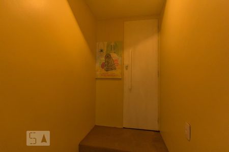 Casa à venda com 450m², 4 quartos e 4 vagas Casa à venda com 450m², 4 quartos e 4 vagasCorredor para Suíte 2