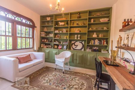 Casa à venda com 450m², 4 quartos e 4 vagas Casa à venda com 450m², 4 quartos e 4 vagasSala