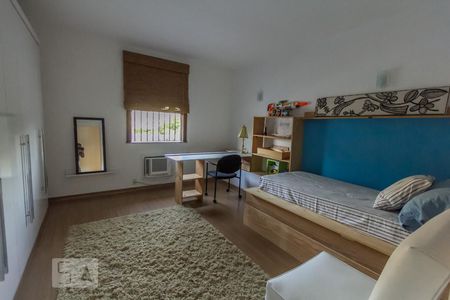 Casa à venda com 450m², 4 quartos e 4 vagas Casa à venda com 450m², 4 quartos e 4 vagasQuarto 1