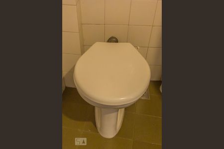 Casa à venda com 450m², 4 quartos e 4 vagas Casa à venda com 450m², 4 quartos e 4 vagasBanheiro Suíte 2