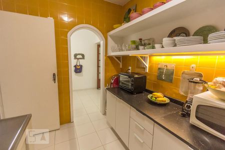 Casa à venda com 450m², 4 quartos e 4 vagas Casa à venda com 450m², 4 quartos e 4 vagasCozinha