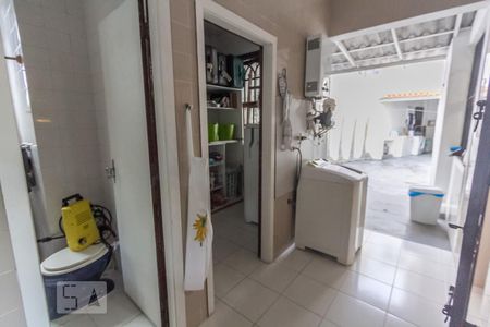 Casa à venda com 450m², 4 quartos e 4 vagas Casa à venda com 450m², 4 quartos e 4 vagasÁrea de Serviço