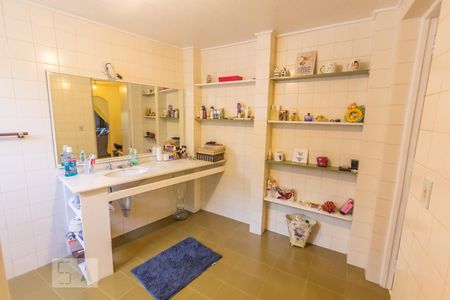 Casa à venda com 450m², 4 quartos e 4 vagas Casa à venda com 450m², 4 quartos e 4 vagasBanheiro Suíte 2