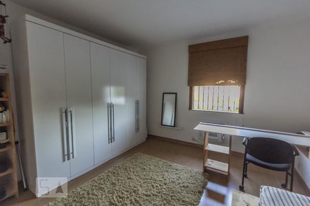 Casa à venda com 450m², 4 quartos e 4 vagas Casa à venda com 450m², 4 quartos e 4 vagasQuarto 1