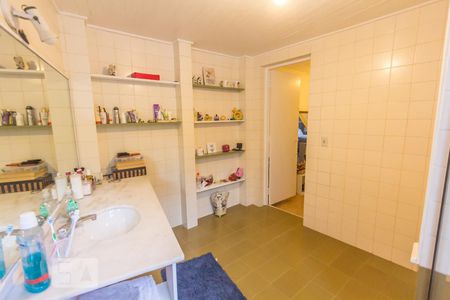 Casa à venda com 450m², 4 quartos e 4 vagas Casa à venda com 450m², 4 quartos e 4 vagasBanheiro Suíte 2