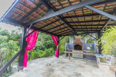 Casa à venda com 450m², 4 quartos e 4 vagas Casa à venda com 450m², 4 quartos e 4 vagasChurrasqueira