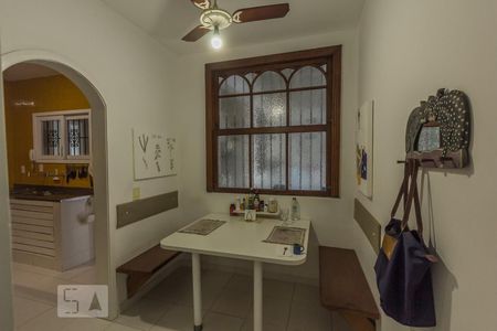 Casa à venda com 450m², 4 quartos e 4 vagas Casa à venda com 450m², 4 quartos e 4 vagasCopa