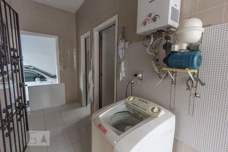 Casa à venda com 450m², 4 quartos e 4 vagas Casa à venda com 450m², 4 quartos e 4 vagasÁrea de Serviço