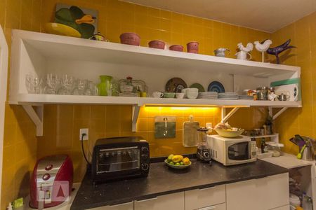 Casa à venda com 450m², 4 quartos e 4 vagas Casa à venda com 450m², 4 quartos e 4 vagasCozinha