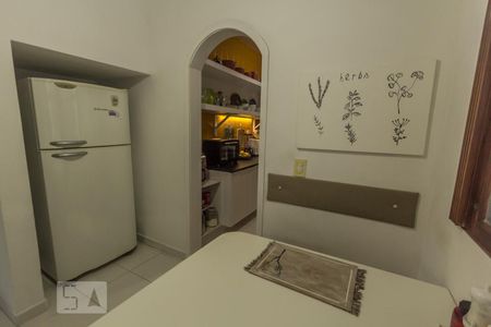Casa à venda com 450m², 4 quartos e 4 vagas Casa à venda com 450m², 4 quartos e 4 vagasCopa