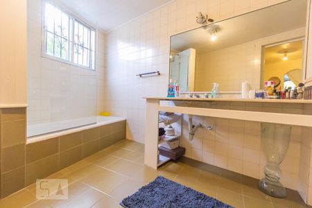 Casa à venda com 450m², 4 quartos e 4 vagas Casa à venda com 450m², 4 quartos e 4 vagasBanheiro Suíte 2