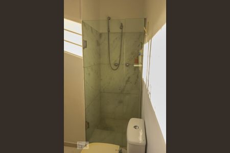 Casa à venda com 450m², 4 quartos e 4 vagas Casa à venda com 450m², 4 quartos e 4 vagasBanheiro Suíte 1