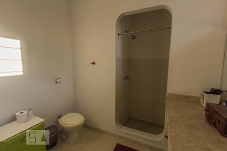 Casa à venda com 450m², 4 quartos e 4 vagas Casa à venda com 450m², 4 quartos e 4 vagasBanheiro Social