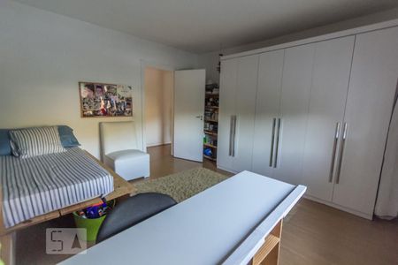 Casa à venda com 450m², 4 quartos e 4 vagas Casa à venda com 450m², 4 quartos e 4 vagasQuarto 1