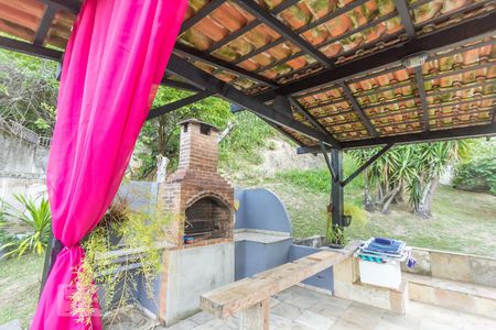 Casa à venda com 450m², 4 quartos e 4 vagas Casa à venda com 450m², 4 quartos e 4 vagasChurrasqueira