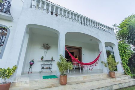 Casa à venda com 450m², 4 quartos e 4 vagas Casa à venda com 450m², 4 quartos e 4 vagasFachada da casa