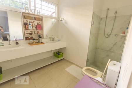 Casa à venda com 450m², 4 quartos e 4 vagas Casa à venda com 450m², 4 quartos e 4 vagasBanheiro Suíte 1