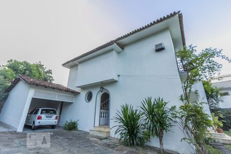 Casa à venda com 450m², 4 quartos e 4 vagas Casa à venda com 450m², 4 quartos e 4 vagasGaragem