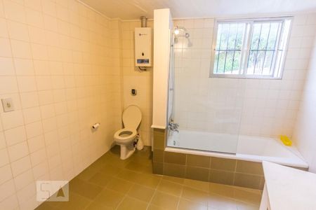 Casa à venda com 450m², 4 quartos e 4 vagas Casa à venda com 450m², 4 quartos e 4 vagasBanheiro Suíte 2