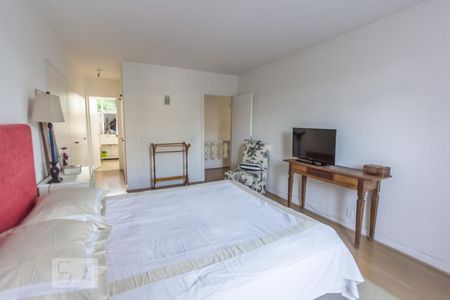 Casa à venda com 450m², 4 quartos e 4 vagas Casa à venda com 450m², 4 quartos e 4 vagasSuíte 1