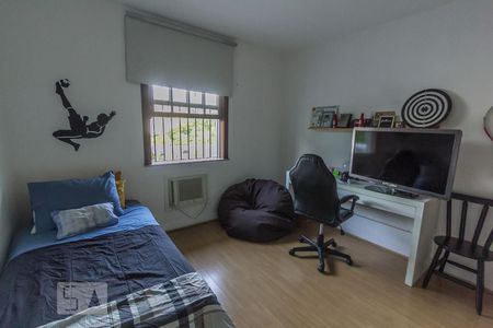 Casa à venda com 450m², 4 quartos e 4 vagas Casa à venda com 450m², 4 quartos e 4 vagasQuarto 2