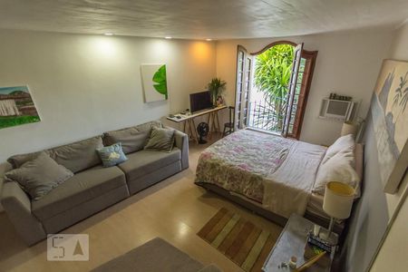 Casa à venda com 450m², 4 quartos e 4 vagas Casa à venda com 450m², 4 quartos e 4 vagasSuíte 2