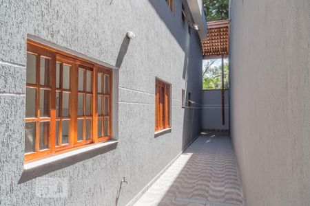 Casa para alugar com 70m², 2 quartos e 1 vagaQuintal