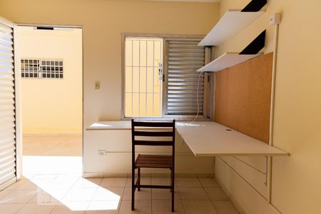 Casa à venda com 320m², 5 quartos e 2 vagasQuarto dos fundos